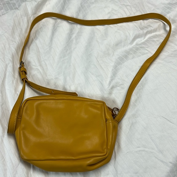 Mustard yellow purse - Picture 1 of 2
